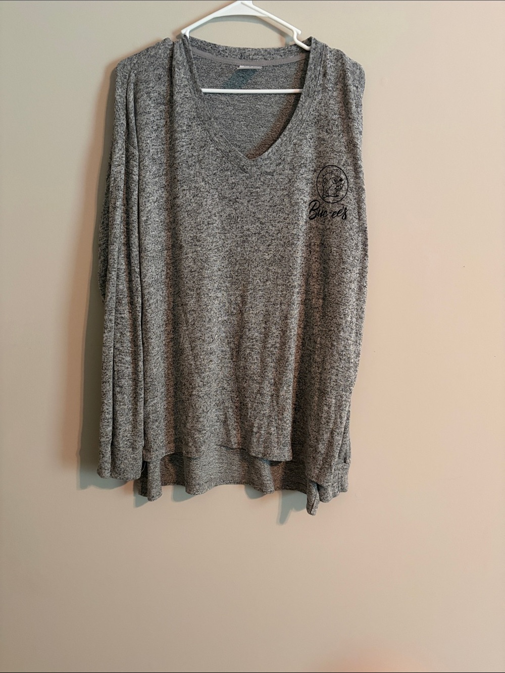 Buc-ee’s Cozy Heather Gray V-Neck Long Sleeve Top